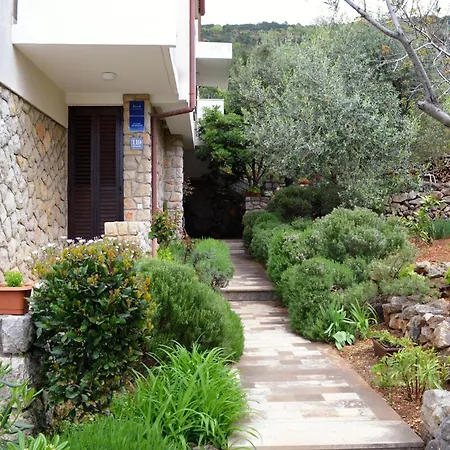 With Parking Space - 7876 Cres