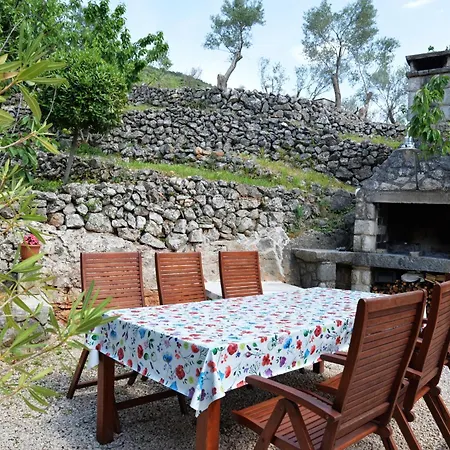 With Parking Space - 7876 * Cres