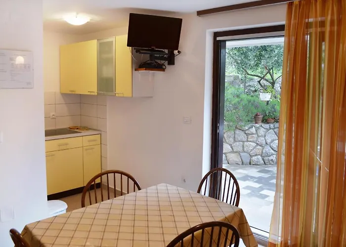 With Parking Space - 7876 * Cres