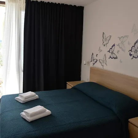 With Parking Space - 7876 * Cres