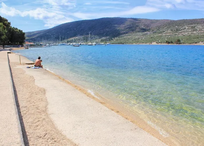 Appartement With Parking Space - 7876 Cres