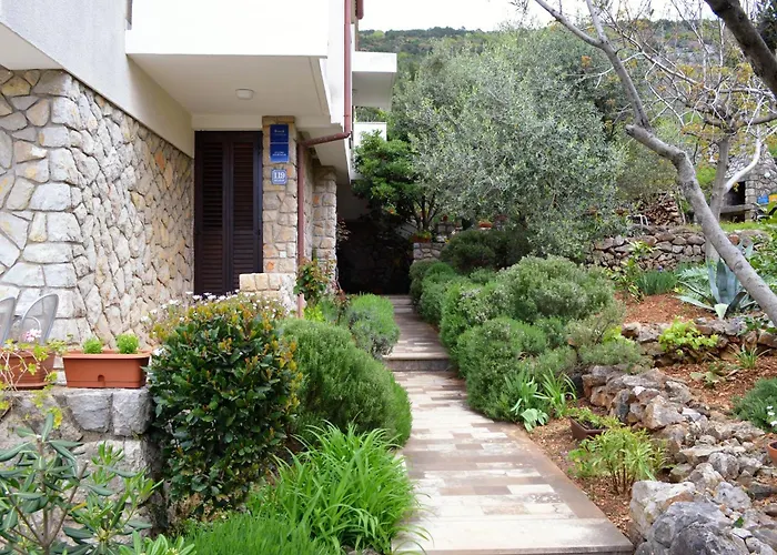 With Parking Space - 7876 Cres